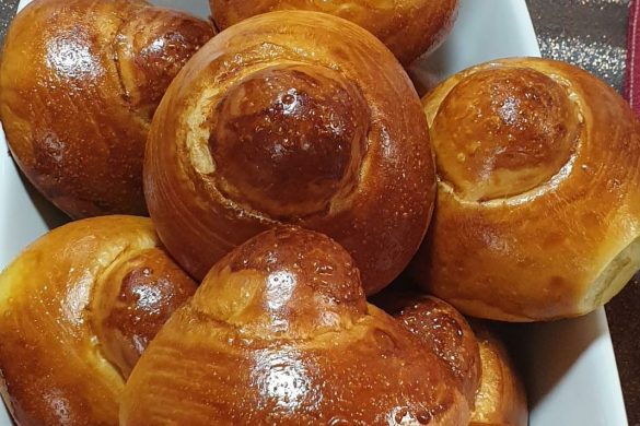 La brioche messinese. L’unica brioche col tuppo, tradizione messinese!
